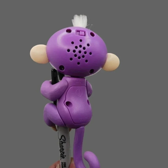 Fingerling interactive baby monkey purple - Picture 4 of 7